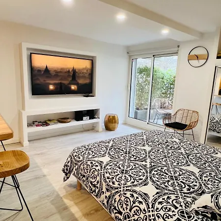 Апартаменты Feel@home Nemausus « Le 42 » Ним